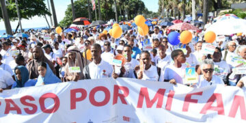 Marcha “Un paso por mi familia” reúne miles en defensa de la fe y los valores