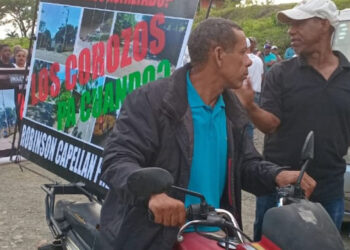 Marchan para exigir asfaltado en Pedro Brand
