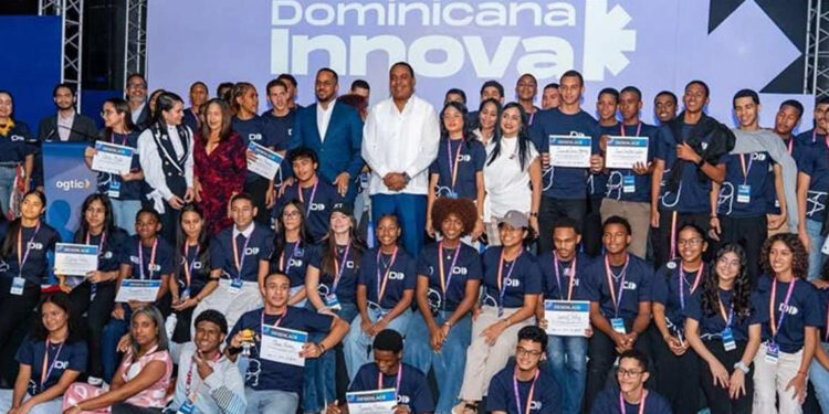 Ogtic otorga más de 180 becas para jóvenes en Dominicana Innova 2025