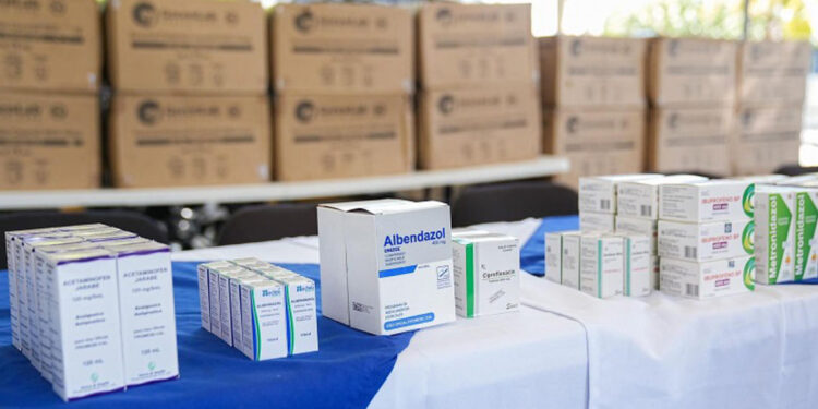 Promesecal entrega medicamentos en el Sur tras paso de la tormenta Melissa