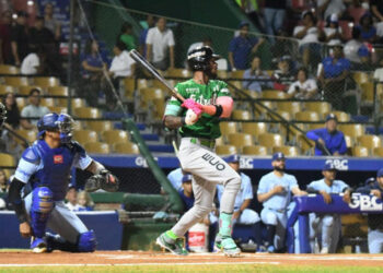 Raimel Tapia batea de 5-5 y Estrellas vencen al Licey para hundirlo en el último lugar