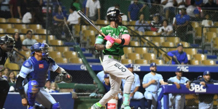 Raimel Tapia batea de 5-5 y Estrellas vencen al Licey para hundirlo en el último lugar
