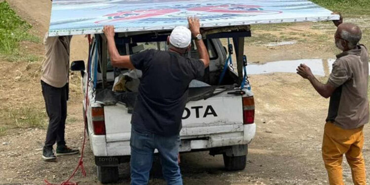 Retiran vallas publicitarias irregulares en principales carreteras del país