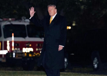 Trump quiere que el nuevo estadio de la NFL en Washington lleve su nombre