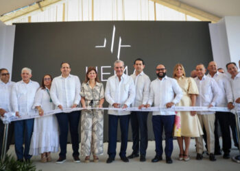 Abinader inaugura carreteras, viviendas y centro de salud en Santiago