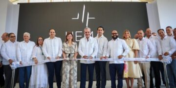 Abinader inaugura carreteras, viviendas y centro de salud en Santiago