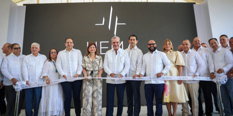 Abinader inaugura carreteras, viviendas y centro de salud en Santiago