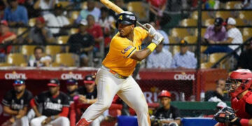 L as Águilas Cibaeñas vencen a Leones y alcanzan 30 triunfos