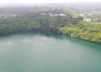 Analizan laguna de Asososca por cambio de color y olor