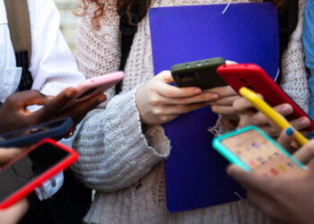Australia limita redes sociales a menores de 16 años