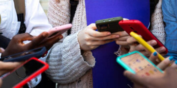 Australia limita redes sociales a menores de 16 años
