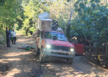 Cable eléctrico cae sobre camioneta y mata a dos jóvenes en Gaspar Hernández