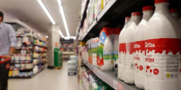China impone aranceles a productos lácteos de la Unión Europea