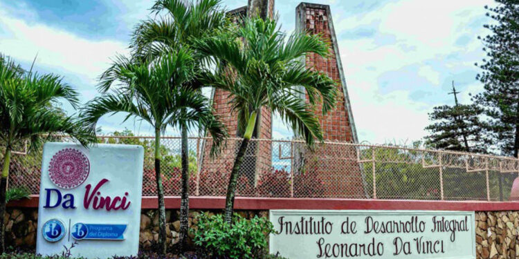 Colegio cierra antes de tiempo tras tensión por muerte de Stephora