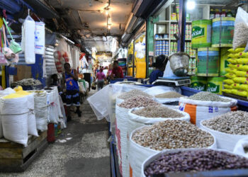 Comerciantes reportan cero clientes por altos precios en Navidad