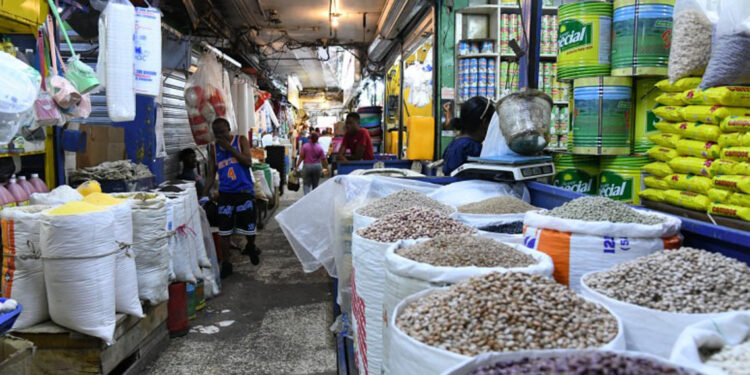 Comerciantes reportan cero clientes por altos precios en Navidad
