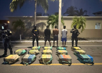 DNCD incauta 429 paquetes de cocaína y arresta a tres en Baní