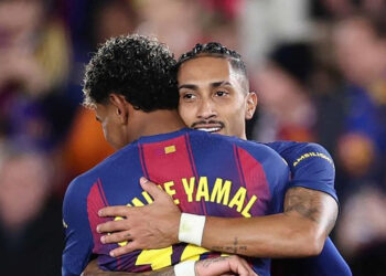 Doblete de Raphinha consolida al Barça como líder