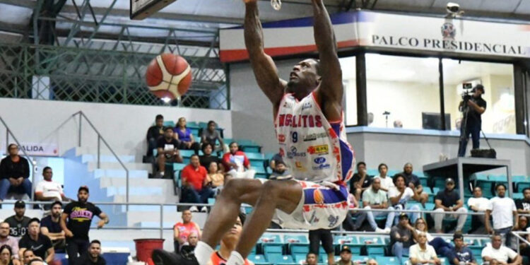 Egbuta anota 27 puntos en triunfo del Dosa en La Vega