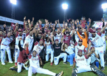 Gigantes eliminan al Licey y avanzan al Round Robin