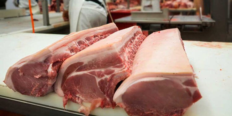 Gobierno bloquea entrada de carne de cerdo desde España por peste porcina