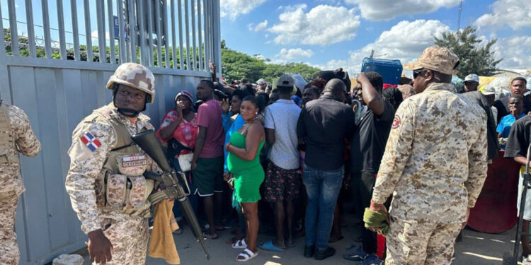Haitianos cierran puente en Dajabón en rechazo a nuevos impuestos