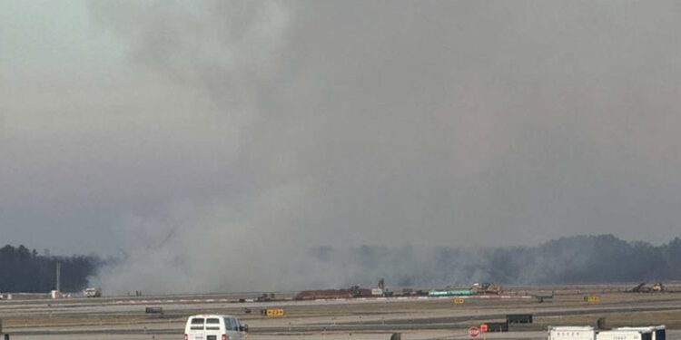 Incidente de avión provoca incendio en aeropuerto de Washington