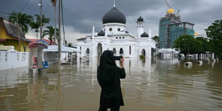 Inundaciones en Tailandia dejan casi 270 muertos
