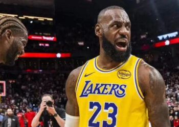 LeBron rompe su racha de 1,297 juegos con doble dígitos, pero da la asistencia decisiva