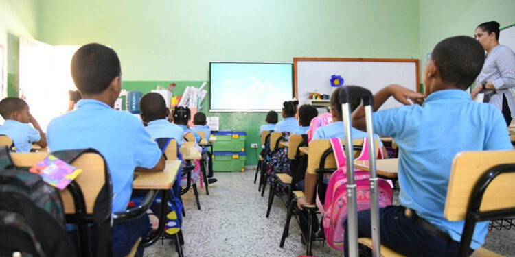 Más de medio millón de niños está fuera del sistema escolar