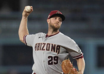 Merrill Kelly regresa a los Diamondbacks de Arizona
