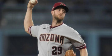 Merrill Kelly regresa a los Diamondbacks de Arizona