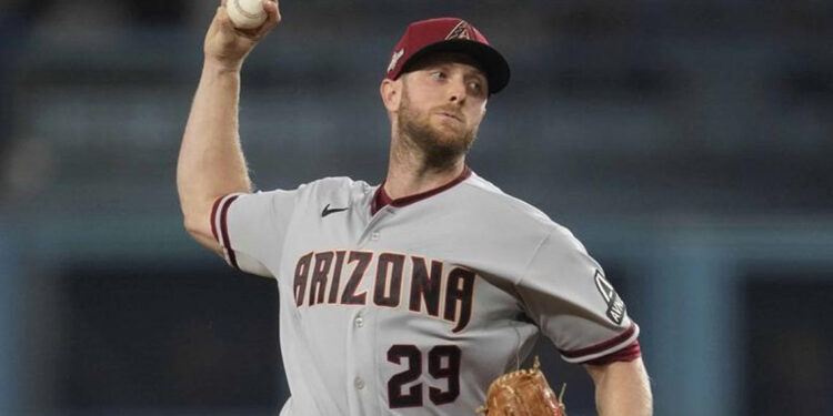 Merrill Kelly regresa a los Diamondbacks de Arizona