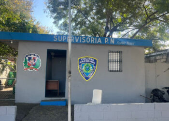Niñas detenidas en Santiago permanecen en celda con adultas