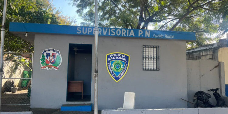 Niñas detenidas en Santiago permanecen en celda con adultas
