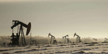 Petróleo de Texas cae a 55,27 dólares, mínimo desde 2021