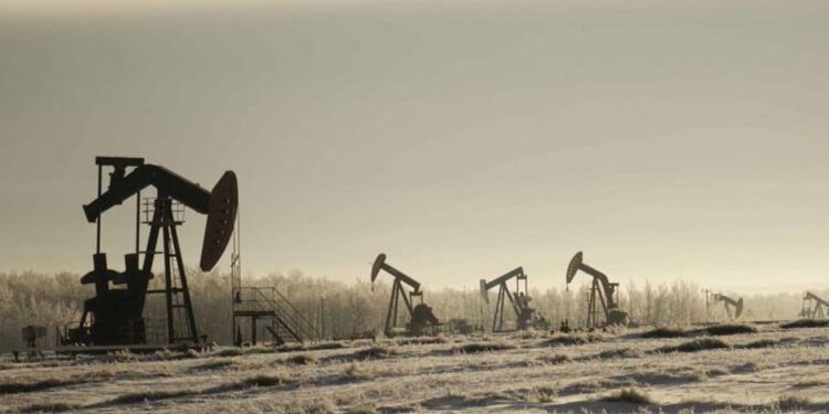 Petróleo de Texas cae a 55,27 dólares, mínimo desde 2021
