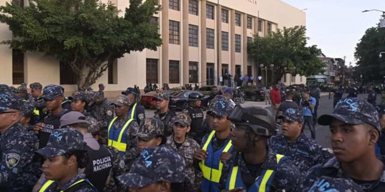 Policía refuerza seguridad por coerción del caso Senasa