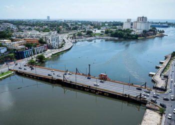 Puente flotante cerrará dos horas este sábado