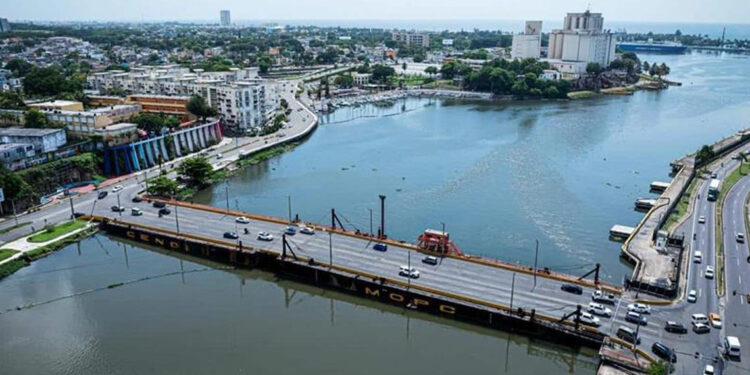 Puente flotante cerrará dos horas este sábado