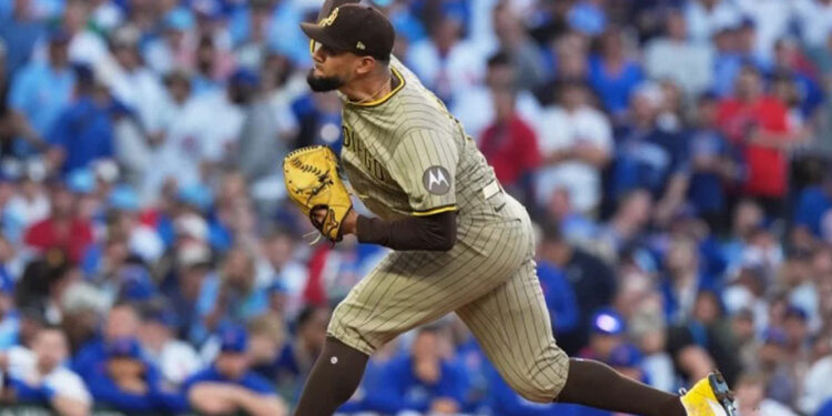 Robert Suárez acuerda con Bravos por tres años y 45 millones