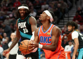 Thunder se vengaron y Lakers vuelan con Doncic y Reaves