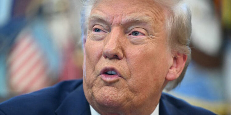 Trump advierte problema antimonopolio en compra de Warner Bros