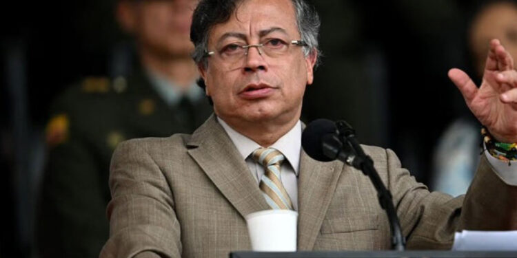 Donald Trump advierte a Gustavo Petro que será “el siguiente”
