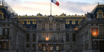 Versalles aumenta precio de entrada para visitantes no europeos