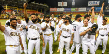 Águilas blanquean al Escogido y avanzan al Round Robin