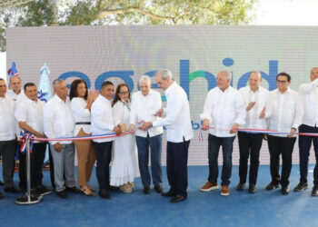 Abinader inaugura carreteras en la sierra de Santiago