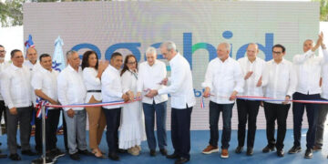 Abinader inaugura carreteras en la sierra de Santiago