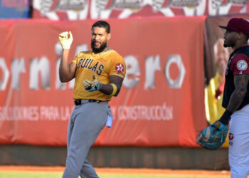 Águilas empatan en segundo lugar y eliminan a Gigantes