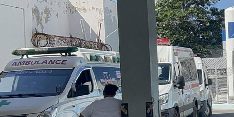 Ambulancias esperan hasta 24 horas en Cabral y Báez
